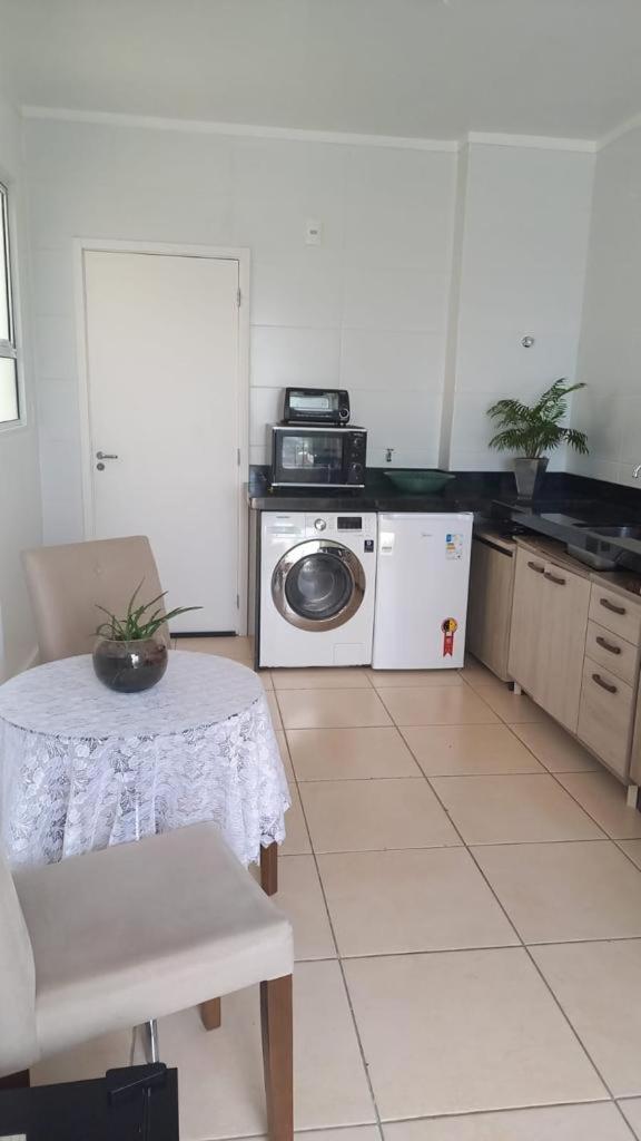 Apartamento Na Palhoca, Com Vista Para O Mar, Proximo A Mercados, Padarias E Farmacias. Exterior foto